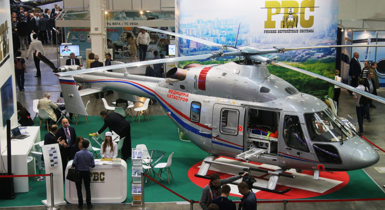 Вертолет "Ансат" на стенде компании АО "Русские Вертолетные Системы", выставка Helirussia