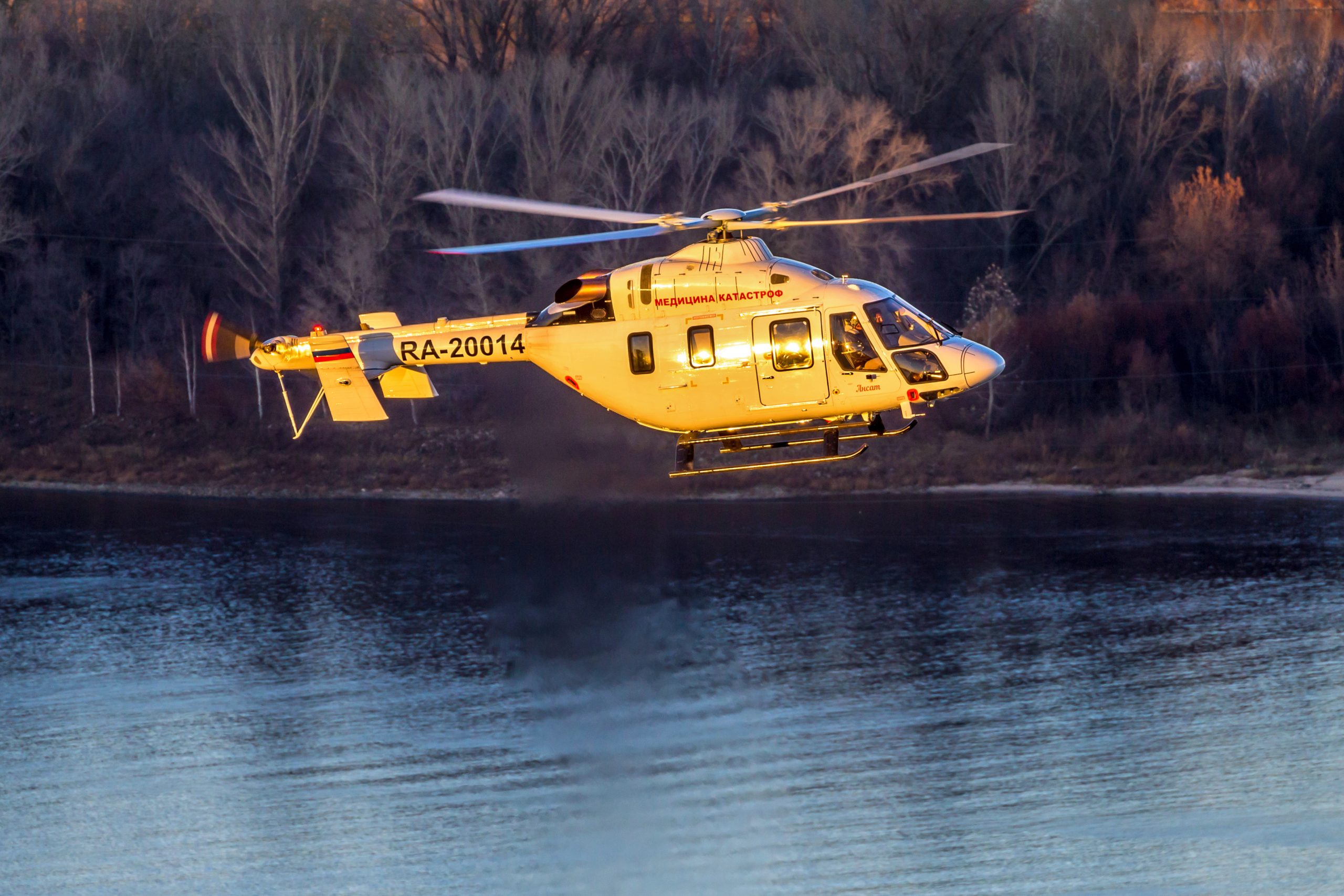 Вертолет Ансат получил сертификат на систему аварийного приводнения -  Helimed